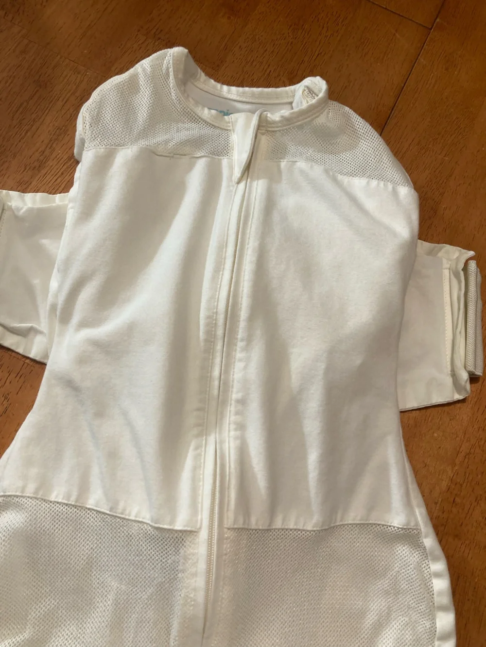 Set of 2 Happiest Baby swaddles from SNOO - Small 0-2 M and Medium 2-4 M - cream